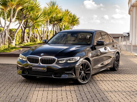 BMW 320i 2.0 16V TURBO GASOLINA SPORT AUTOMÁTICO BMW 320i 2.0 16V TURBO GASOLINA SPORT AUTOMÁTICO